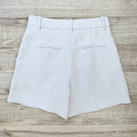 SOLD - aritzia Wilfred Effortless 5” Frozen Grey High Waisted Dress Shorts 8 M - Picture 4 of 9